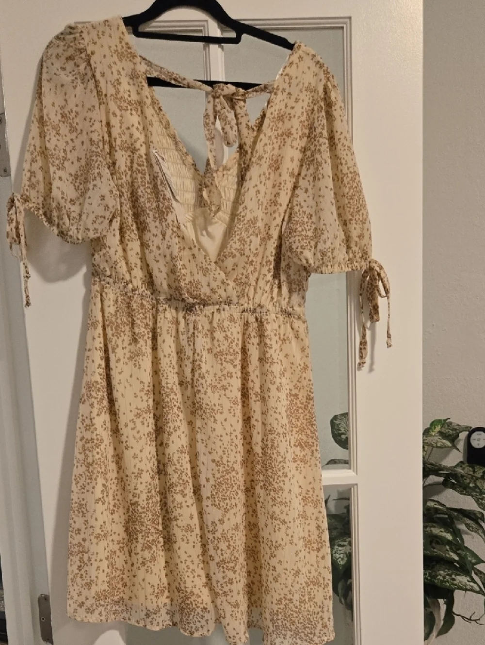 NWT Sienna Sky Cream Floral Smocked V-Neck Midi Dress - Picture 8 of 9